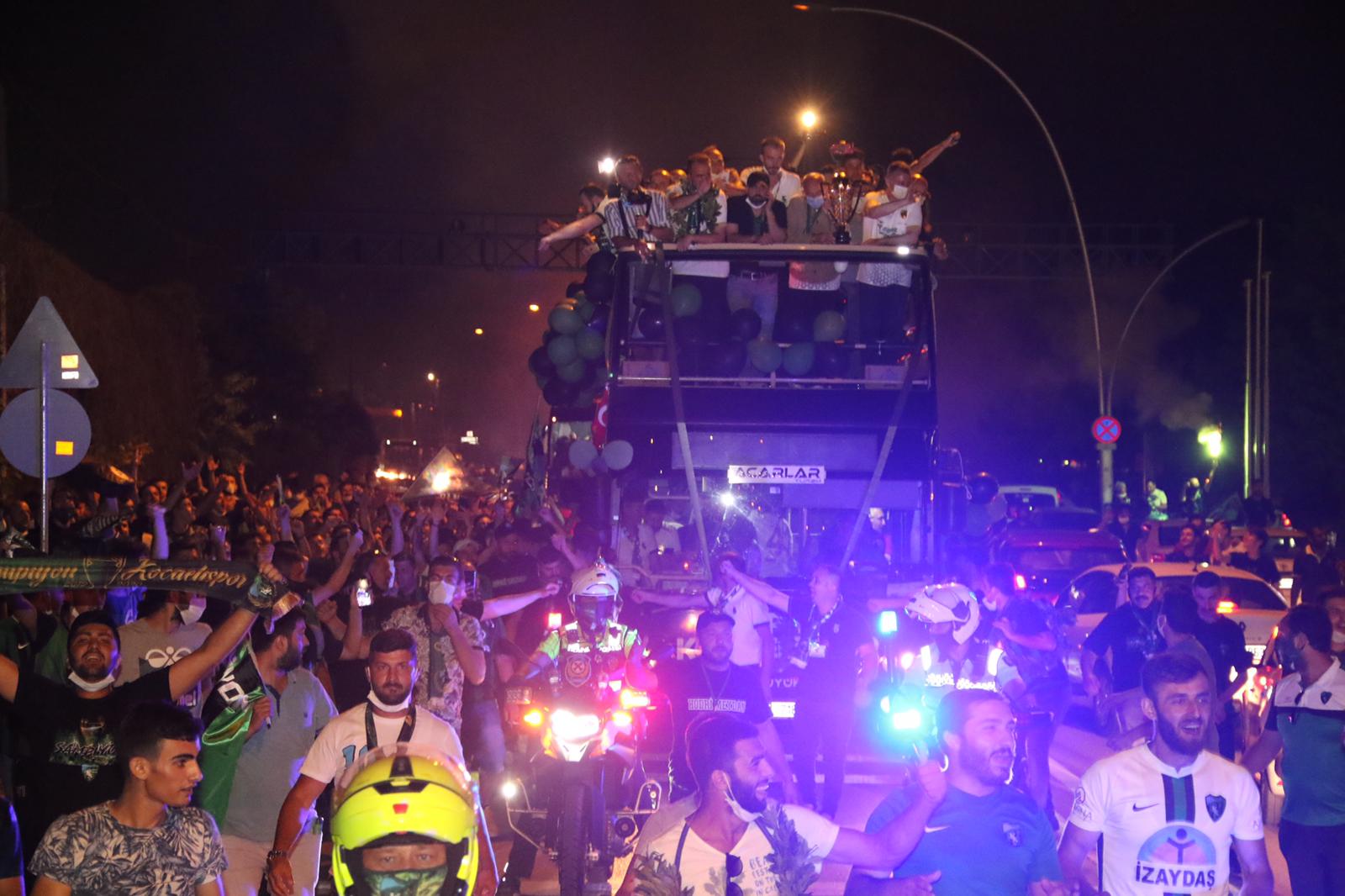 Yeşil-Siyah Şampiyon Kocaelispor