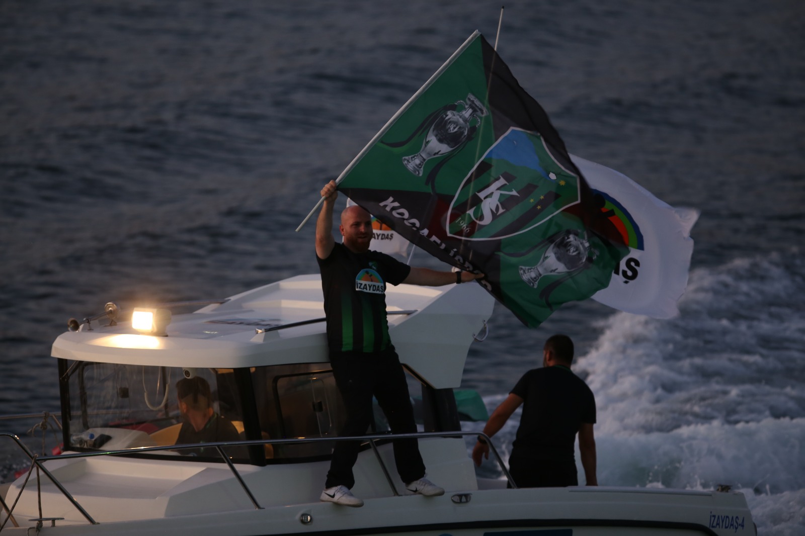 Yeşil-Siyah Şampiyon Kocaelispor